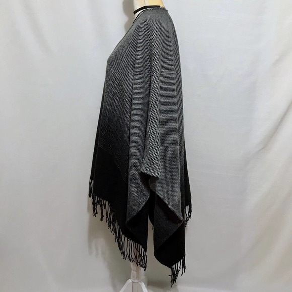 ❌SOLD❌ Ann Taylor Loft Ombré Poncho for Women One Size - Picture 5 of 8